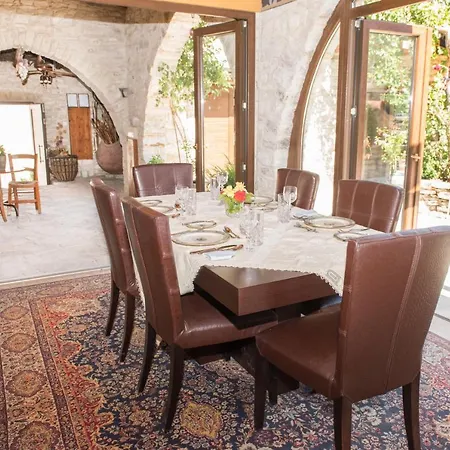 בית הארחה Our House